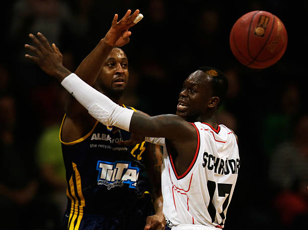 对卢尼进行 对卢尼进行